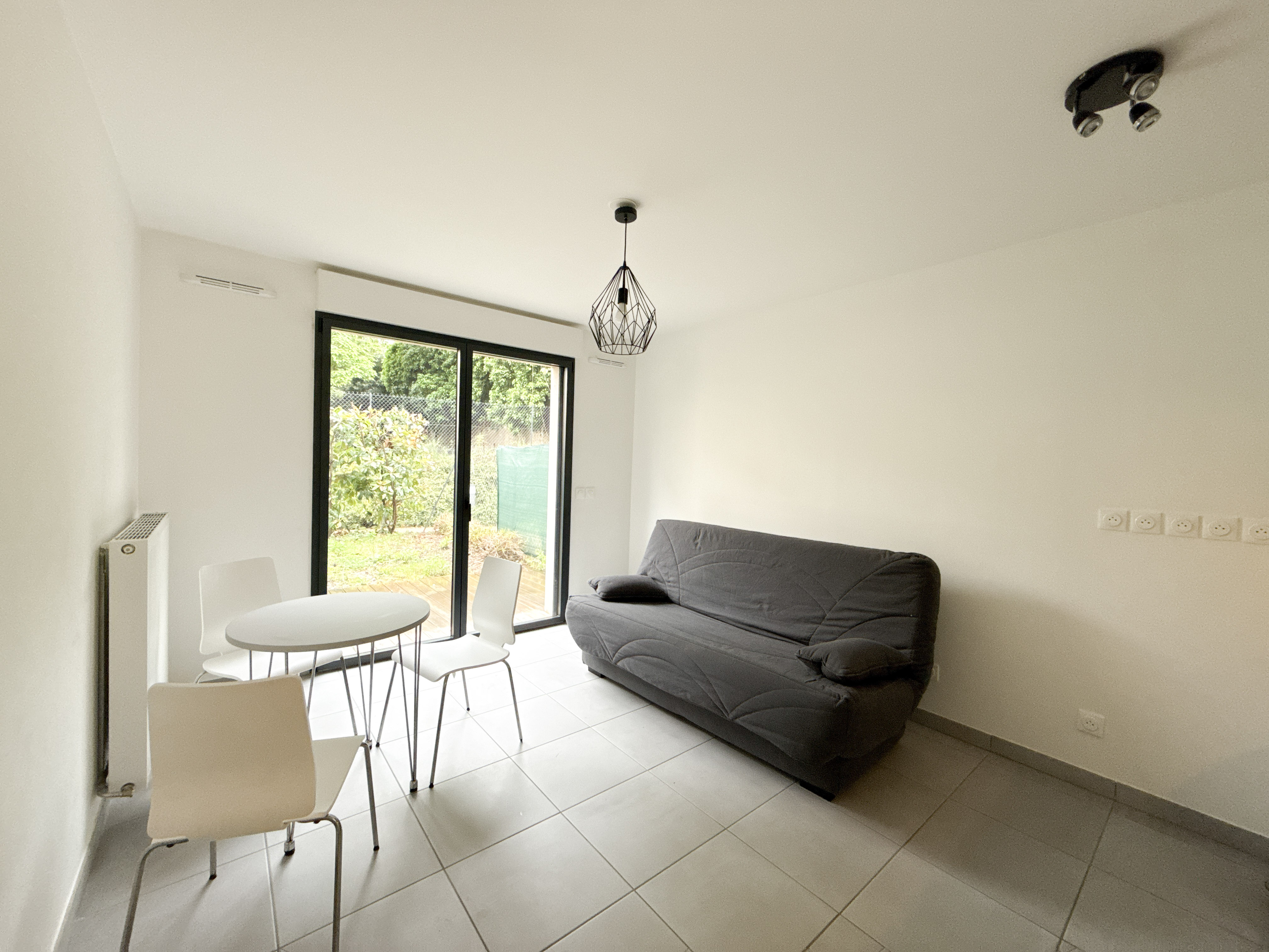 STUDIO MEUBLÉ AVEC JARDIN - LYON 9è
