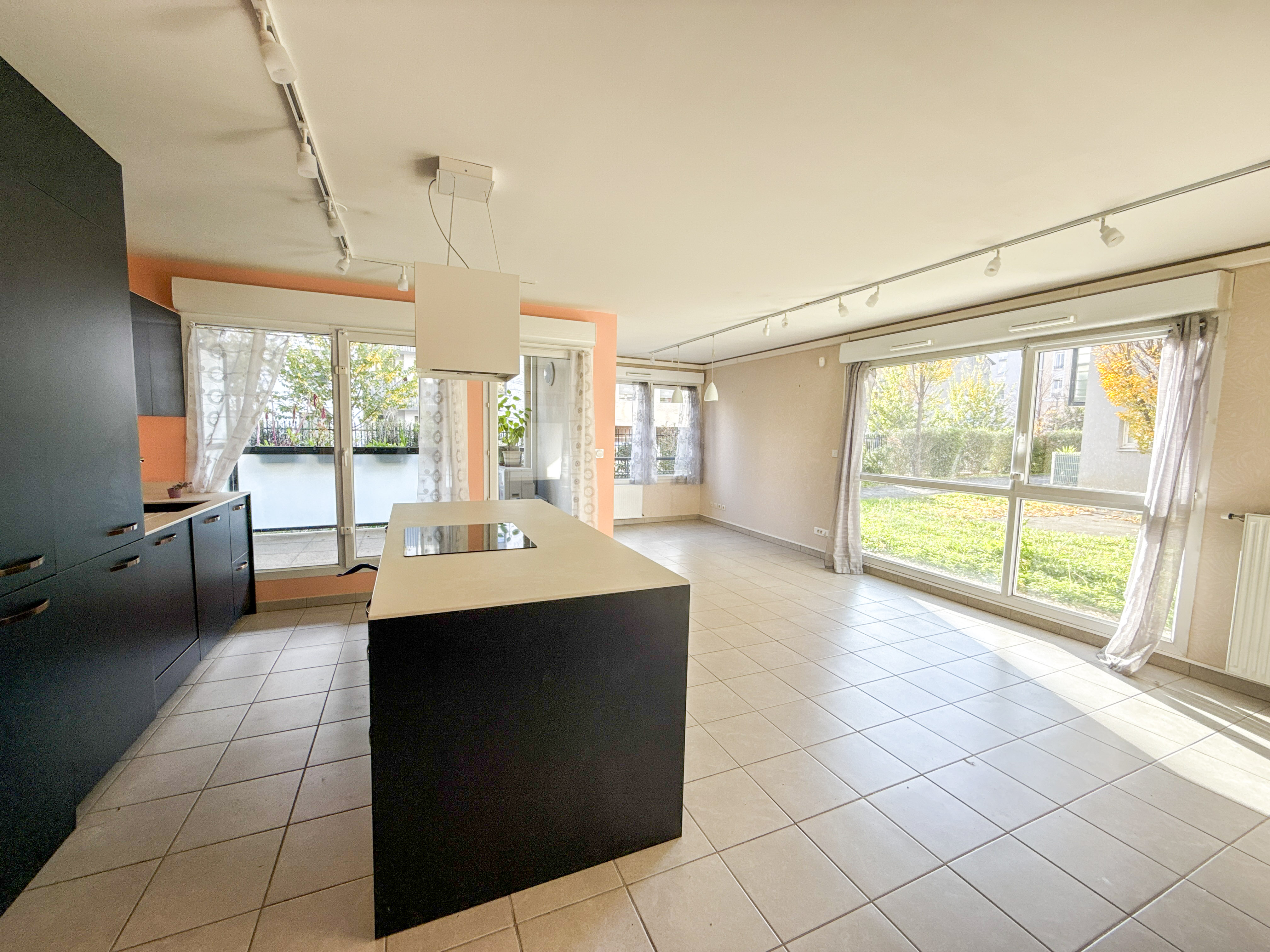 T4 EN PARFAIT ETAT - LYON 7è METRO JEAN JAURES