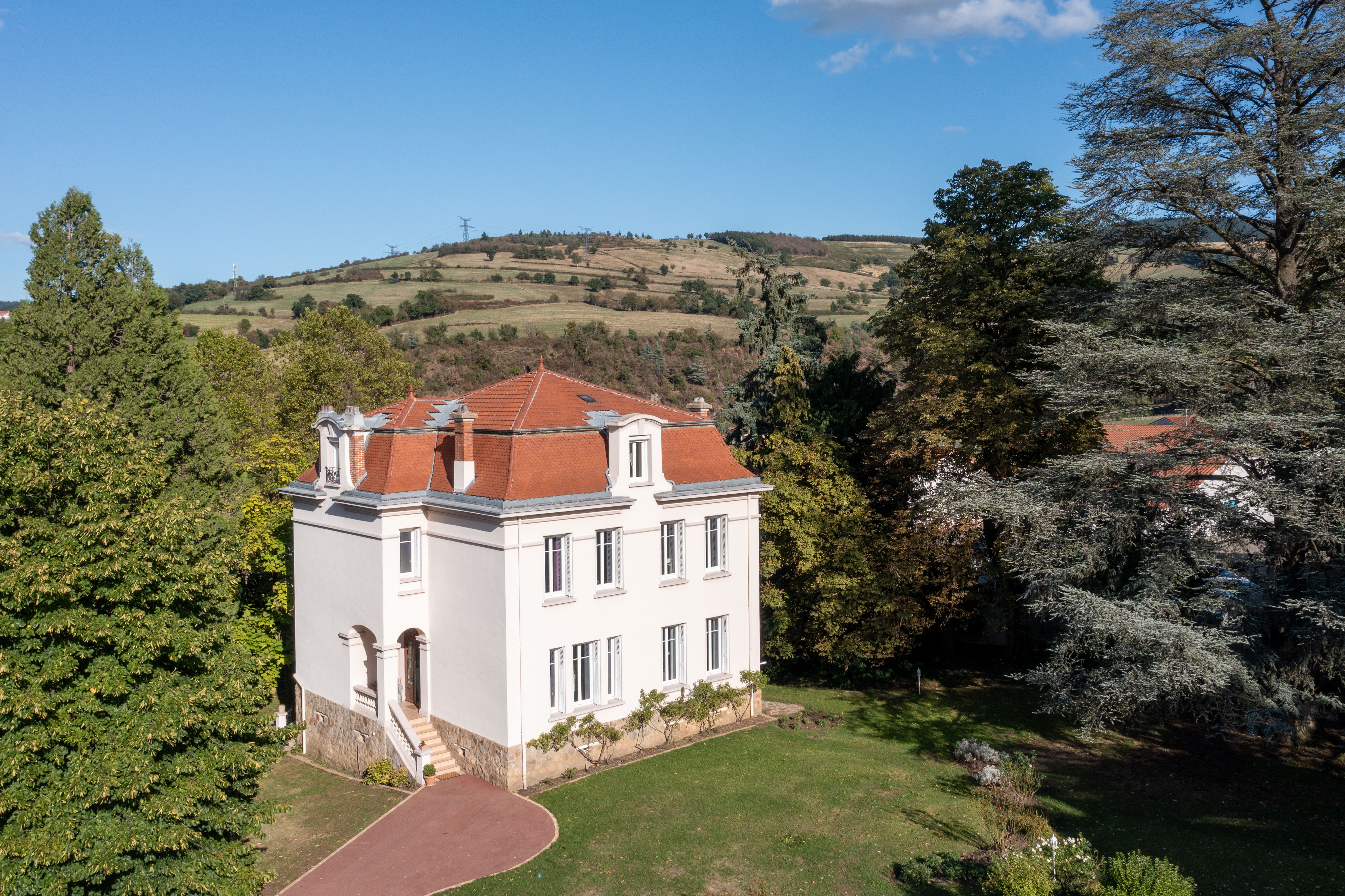 PROPRIÉTÉ 418m2 - SAINT PAUL EN JAREZ (42)